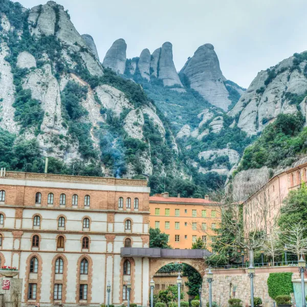 Uneix-te al tour de Montserrat.